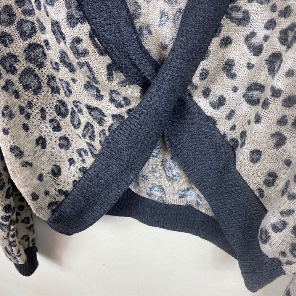 Hummingbird Leopard Print Open back sweater - Picture 5 of 7